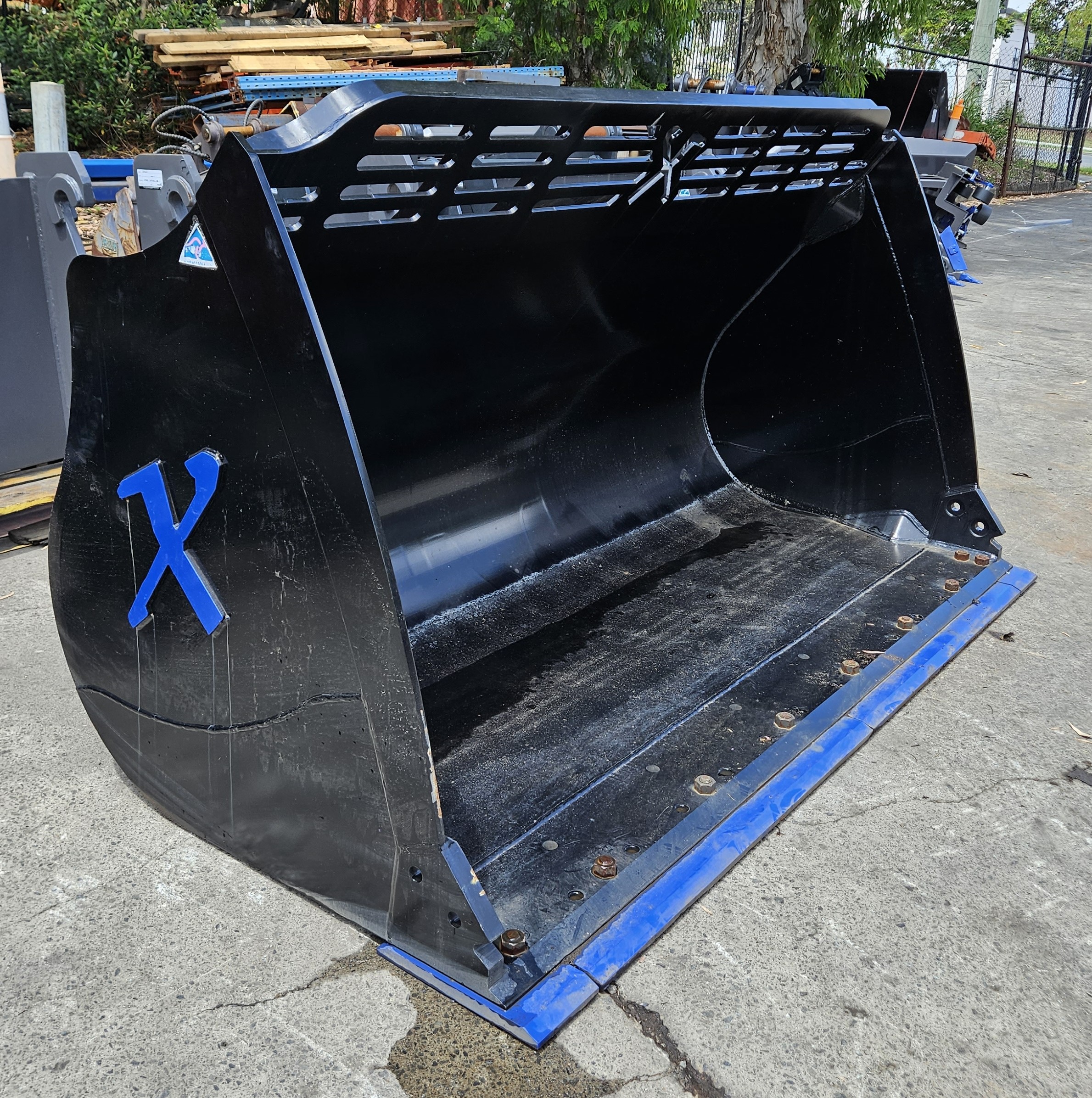 ShawX Manufacturing 4-in-1 Buckets